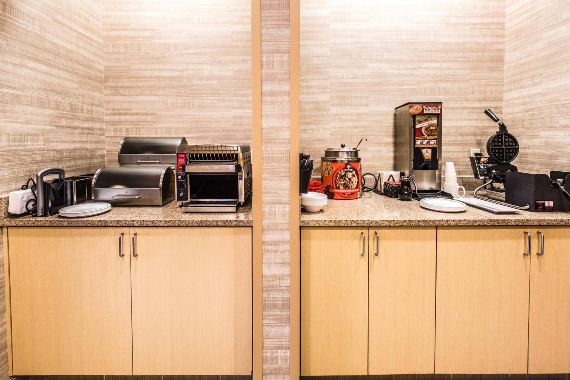 Towneplace Suites By Marriott Gilford Dış mekan fotoğraf
