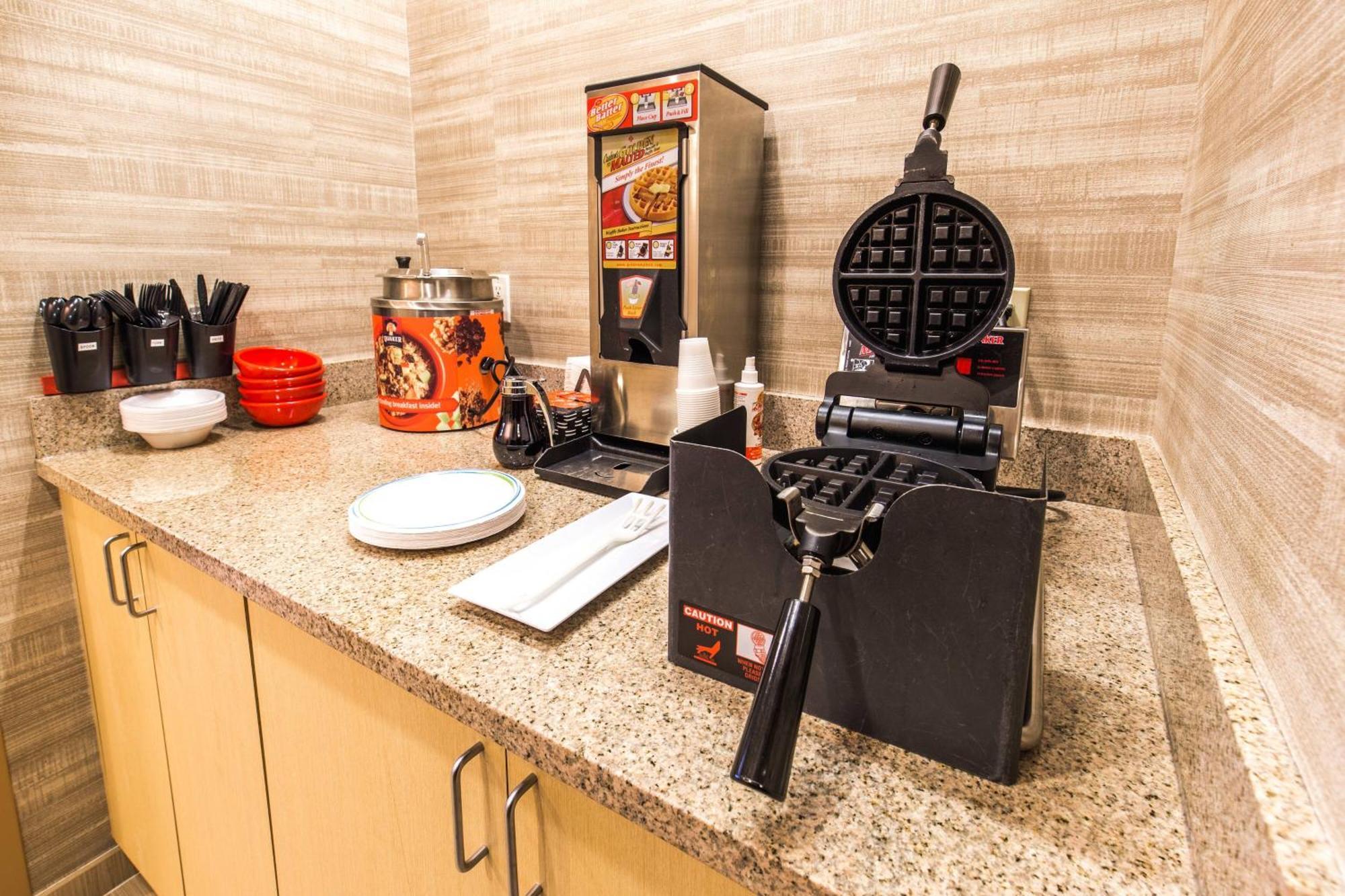 Towneplace Suites By Marriott Gilford Dış mekan fotoğraf