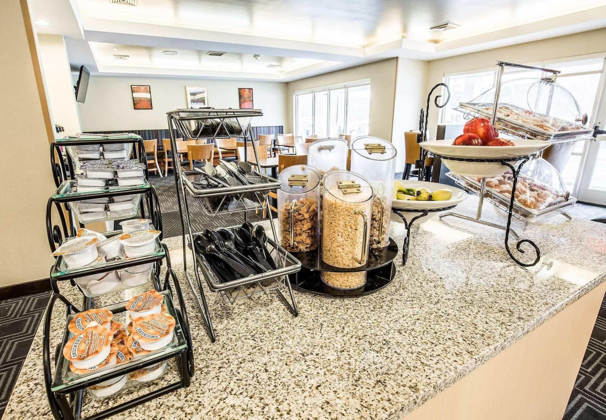Towneplace Suites By Marriott Gilford Dış mekan fotoğraf